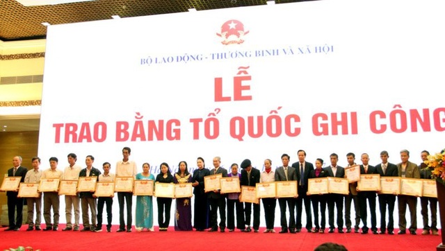 Trao 672 niềm vui ấm áp tới thân nhân liệt sỹ ngày cuối năm giá rét - 1 Trao 672 niềm vui ấm áp tới thân nhân liệt sỹ ngày cuối năm giá rét - 1
