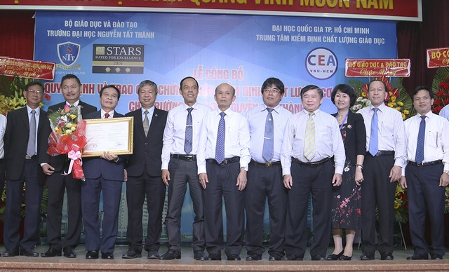 Hàng loạt trường đại học tại TPHCM đạt chuẩn kiểm định chất lượng - 1 Trường ĐH Nguyễn Tất Thành vừa được nhận quyết định đạt chuẩn kiểm định chất lượng giáo dục