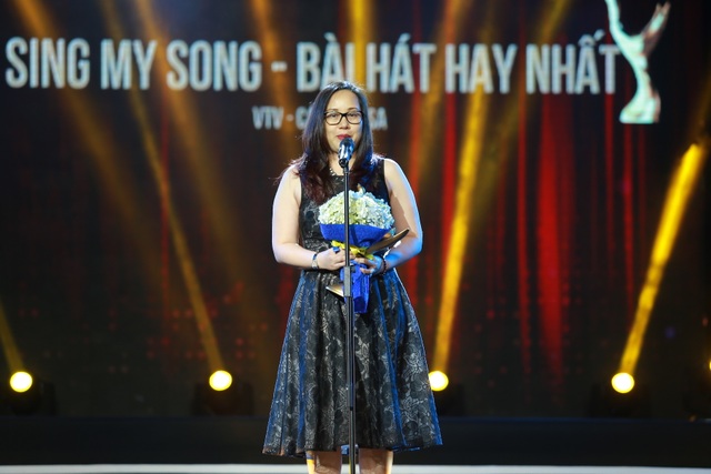 Noo Phước Thịnh vượt mặt nhiều ca sĩ, giành giải ca sĩ của năm - 12 Ngoài ra, ở hạng mục Chuỗi chương trình của năm thuộc về Sing my song của công ty Cát Tiên Sa.