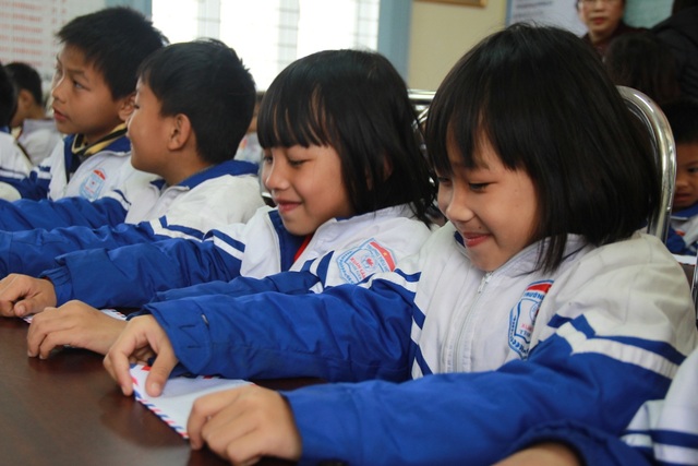 150 suất học bổng Grobest Việt Nam đến với học sinh nghèo vượt khó Thanh Hóa - 6 Học sinh vui mừng được nhận học bổng