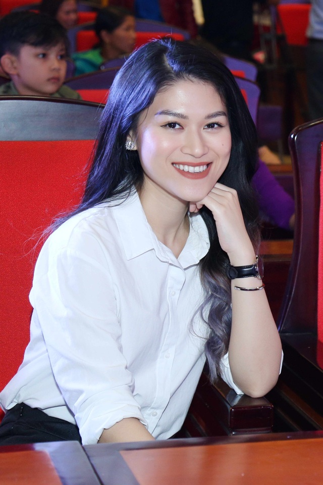 HH Thùy Dung, Ngọc Thanh Tâm cùng dàn sao giúp trò nghèo Đắk Nông - 3 Nghệ sĩ Ngọc Thanh Tâm tin rằng sự chung tay của cộng đồng sẽ giúp các em học sinh có tương lai tốt đẹp hơn.