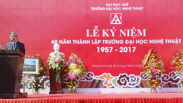 60 tác phẩm mỹ thuật mừng 60 năm Đại học Nghệ thuật Huế - 2
PGS.TS. Phan Thanh Bình, Hiệu trưởng nhà trường đọc diễn văn tại lễ kỷ niệm 60 thành lập trường Đại học Nghệ thuật Huế