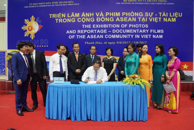 Thanh Hóa: Triển lãm Ảnh và Phim phóng sự-Tài liệu trong Cộng đồng ASEAN 2017 - 4 Thanh Hóa: Triển lãm Ảnh và Phim phóng sự-Tài liệu trong Cộng đồng ASEAN 2017 - 4