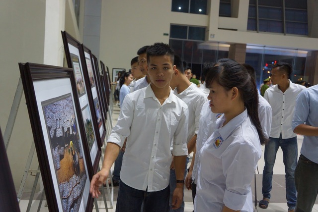 Thanh Hóa: Triển lãm Ảnh và Phim phóng sự-Tài liệu trong Cộng đồng ASEAN 2017 - 7 Buổi lễ thu hút nhiều học sinh, sinh viên đến tham dự