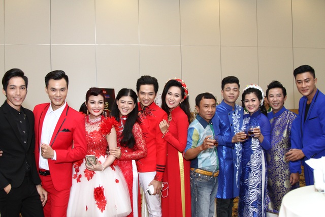 Hoài Linh lần đầu xuất hiện tươi tắn sau khi ra viện - 7 Tài Tử Tranh Tài bao gồm 8 cặp thí sinh, mỗi cặp gồm 1 nghệ sĩ cải lương nổi tiếng và 1 nghệ sĩ/ ca sĩ (không thuộc lĩnh vực cải lương)/diễn viên hài kết hợp để tham gia những thử thách âm nhạc như diễn hài, hát dân ca, tân cổ giao duyên, trích đoạn cải lương…