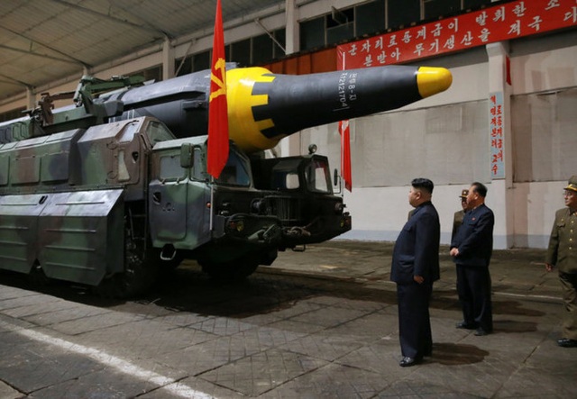 
Hwasong-14 của Triều Tiên là tên lửa hai tầng. (Ảnh: Reuters)
