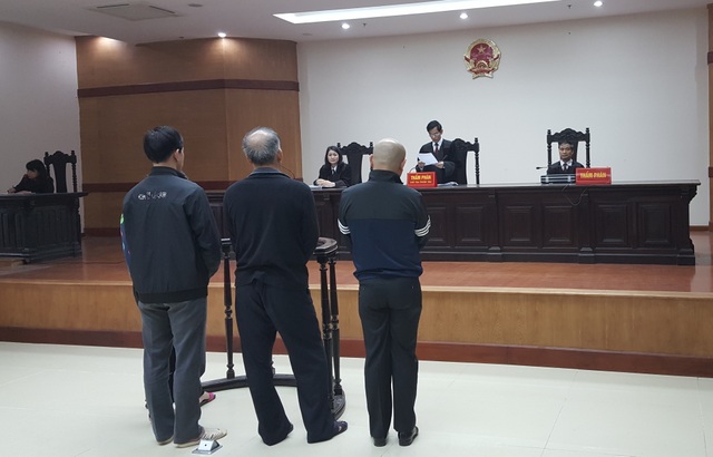 Trịnh Xuân Thanh bị khởi tố tại toà về tội “Tham ô tài sản” - 1
Thẩm phán, Chủ toạ phiên toà Nguyễn Văn Sơn công bố quyết định khởi tố vụ án hình sự đối với Trịnh Xuân Thanh và đồng bọn để điều tra về tội Tham ô tài sản (Ảnh: Thế Kha)