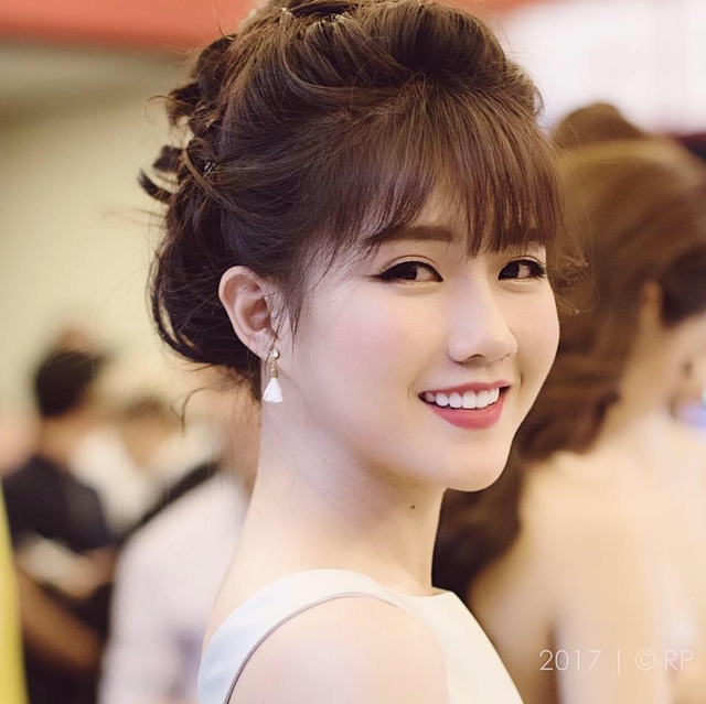 “Hot girl Reuters” tiết lộ sẽ đóng vai bạn gái của Sơn Tùng M-TP - 4 Kiều Trinh có vẻ đẹp không góc chết