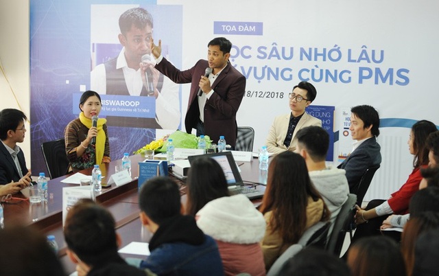 Kỷ lục gia thế giới chia sẻ về ứng dụng siêu trí nhớ trong học tập - 2
Tiến sĩ, Bác sĩ Biswaroop Roy Chowdhury chia sẻ tvới bạn trẻ tại buổi tọa đàm ở Hà Nội