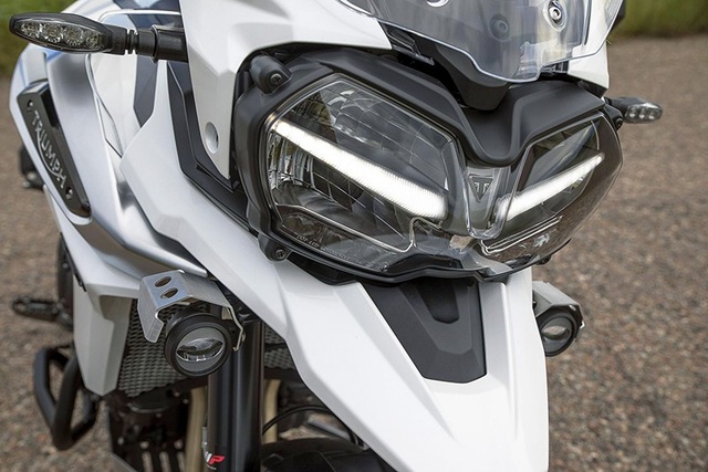 Triumph Tiger 1200 - Đẩy mạnh cuộc chơi Adventure - 9 Triumph Tiger 1200 - Đẩy mạnh cuộc chơi Adventure - 9