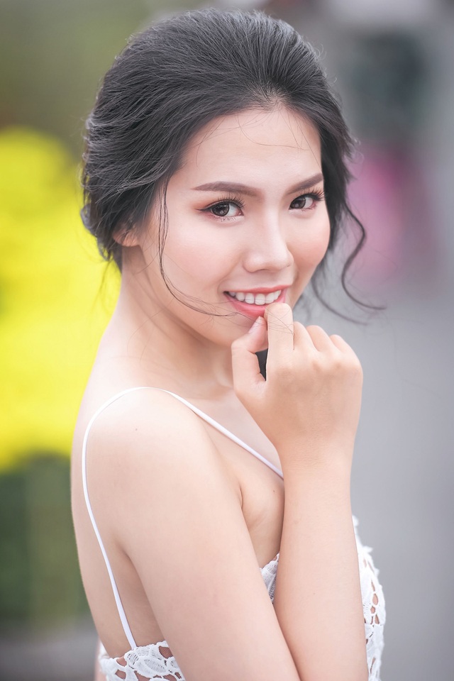 Nữ sinh tài sắc vẹn toàn khoe vẻ đẹp trong trẻo ngày Xuân - 3 Nữ sinh tài sắc vẹn toàn khoe vẻ đẹp trong trẻo ngày Xuân - 3