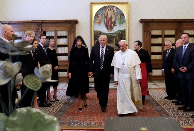Tổng thống Trump lần đầu gặp Giáo hoàng tại Vatican - 11 Vatican là điểm dừng chân thứ ba của Tổng thống Trump trong chuyến công du nước ngoài đầu tiên, dự kiến kết thúc vào ngày 27/5. Sau Vatican, ông Trump sẽ tới Brussels để dự hội nghị thượng đỉnh của NATO và tới Sicily để dự hội nghị thượng đỉnh của G7.