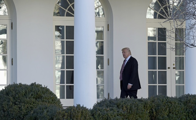 Cựu mật vụ Mỹ: Tổng thống Trump không còn an toàn trong Nhà Trắng - 1
Tổng thống Mỹ Donald Trump tại Nhà Trắng. (Ảnh: AFP)