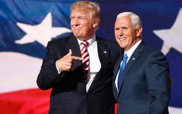 
Tổng thống Mỹ Donald Trump (trái) và Phó Tổng thống Mike Pence. (Ảnh: Reuters)
