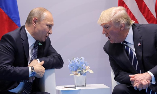 
Tổng thống Mỹ Donald Trump (phải) và Tổng thoongsNga Vladimir Putin. (Ảnh: Reuters)
