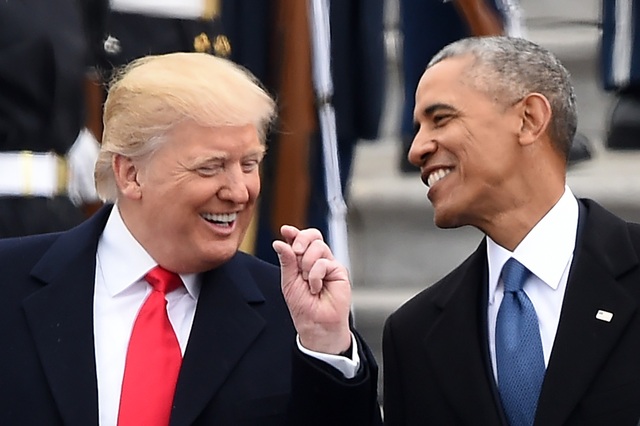 Mỹ có thể mất vai trò lãnh đạo thế giới dưới thời Tổng thống Trump - 1
Tổng thống Donald Trump (trái) và người tiền nhiệm Barack Obama trong lễ nhậm chức của Tổng thống Trump ngày 20/1 (Ảnh: AFP)