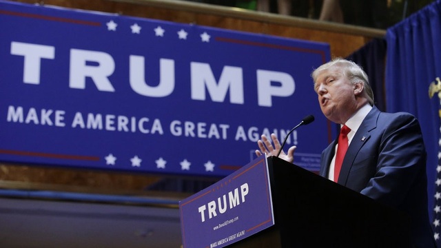 Mỹ có thể mất vai trò lãnh đạo thế giới dưới thời Tổng thống Trump - 3 Ông Trump với câu khẩu hiệu tranh cử nổi tiếng Làm cho nước Mỹ vĩ đại trở lại (Ảnh: Reuters)