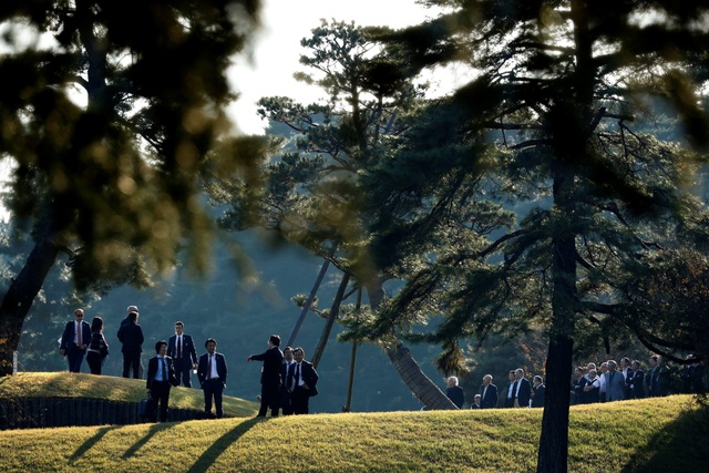 Tổng thống Trump chơi golf cùng Thủ tướng Nhật Bản - 5 “Cậu ấy là một trong những golf thủ xuất sắc nhất. Cậu ấy có lẽ là golf thủ xuất sắc nhất trong lịch sử Nhật Bản. Có thể là người nổi tiếng nhất của họ… Cậu ấy thực sự là tay golf cừ, một vận động viên tuyệt vời. Một tay đánh bóng xa”, ông Trump nói với các phóng viên về Hideki Matsuyama. (Ảnh: Reuters)
