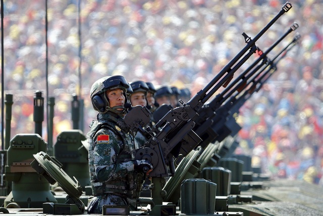 Binh sĩ Trung Quốc tham gia lễ diễu binh ở thủ đô Bắc Kinh tháng 9/2015 (Ảnh: Reuters)