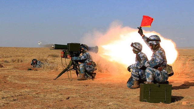 “Cánh tay nối dài” của Trung Quốc tại vùng chiến lược châu Phi - 4 Binh lính Trung Quốc tập trận tại Djibouti (Ảnh: RT)