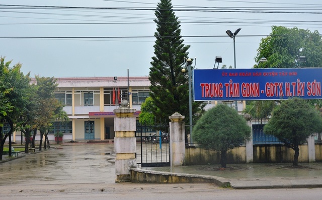 Vụ vợ làm giám đốc, chồng phó: Điều chuyển công tác người chồng - 1 Trung tâm Giáo dục nghề nghiệp - Giáo dục thường xuyên huyện Tây Sơn