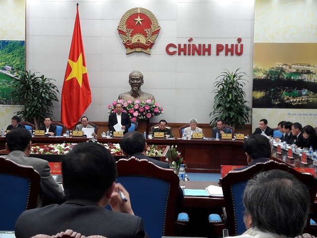 “Cát tặc” áp giải cả Bí thư huyện uỷ, kiện ngược chính quyền - 1 Phó Thủ tướng Trương Hoà Bình chủ trì cuộc họp bàn về nạn cát tặc lộng hành hiện nay.