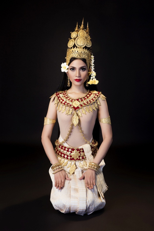 Trương Thị May lộ eo thon nuột nà trong điệu múa mừng tết Khmer - 4 Trương Thị May lộ eo thon nuột nà trong điệu múa mừng tết Khmer - 4