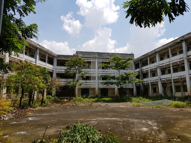 Ngôi trường gần 20 tỷ đồng bị bỏ hoang - 1 Ngôi trường gần 20 tỷ đồng bị bỏ hoang - 1
