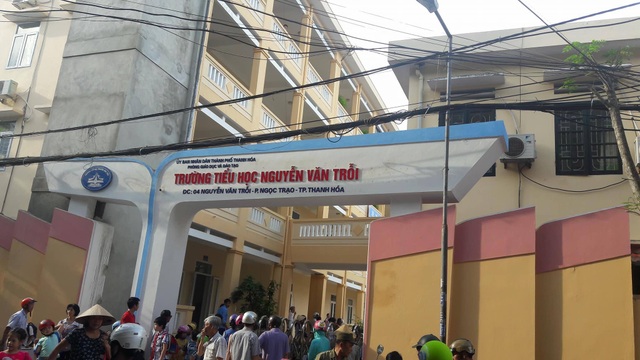 Học sinh trái tuyến bị “ép” đóng khoản “ủng hộ trái tuyến”? - 2
Trường tiểu học Nguyễn Văn Trỗi (TP Thanh Hóa) - nơi phụ huynh băn khoăn nhiều khoản thu.