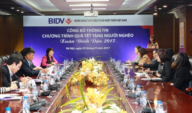 BIDV tặng đồng bào nghèo 24.000 phần quà trong Chương trình “Tết sẻ chia, xuân ấm áp” - 1
Công đoàn BIDV đã phát động quyên góp 24.000 phần quà Tết với tổng trị giá 12 tỷ đồng dành tặng đồng bào nghèo, đồng bào bị thiên tai và cán bộ, chiến sĩ tại các tỉnh, thành phố trên khắp cả nước