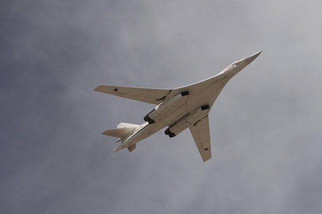 Dàn máy bay chiến đấu của Nga "làm mưa làm gió" trên chiến trường Syria - 2
Một máy bay Tu-160M có 4 chỗ ngồi và có khả năng mang 44 tấn vũ khí. (Ảnh: Reuters)