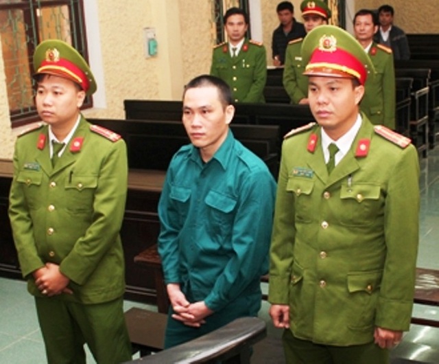 Kẻ “vận chuyển thuê” 5 bánh heroin lĩnh án tử hình - 1 Bị cáo Lương Văn Thiên bị tuyên phạt án tử hình vì vận chuyển 5 bánh heroin với giá 20 triệu đồng (ảnh: Báo Ninh Bình)