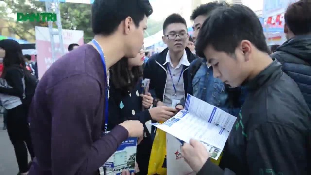 Môn Giáo dục công dân có làm khó học sinh, giáo viên? - 1
Học sinh rất hứng thú, tự tin, không hề nặng nề và áp lực thi cử đối với môn Giáo dục công dân