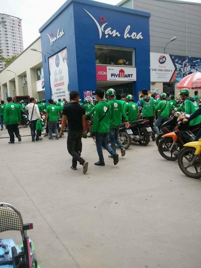 Grab tăng mức chiết khấu, nội bộ tài xế mâu thuẫn sâu sắc - 1 Tài xế Grab đình công