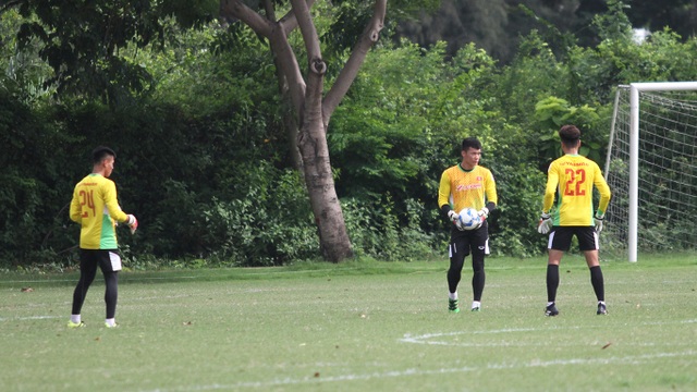 U22 Việt Nam rèn quân tại TPHCM, chuẩn bị cho vòng loại U23 châu Á - 13 Đội hiện có 3 thủ môn, sau khi thủ môn Lê Văn Trường chấn thương