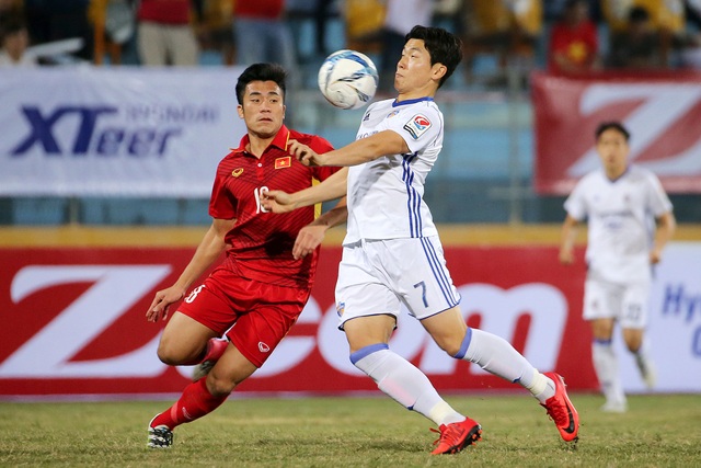 U23 Việt Nam 2-3 Ulsan Hyundai: Văn Toàn, Đức Chinh ghi bàn - 7
Ulsan Hyundai thể hiện rõ đẳng cấp ở đầu trận