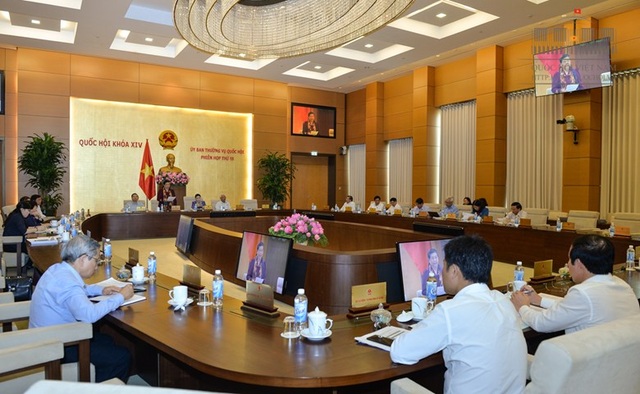 Chương trình, SGK phổ thông mới: Lùi 1 năm chưa chắc đã kịp triển khai? - 2 Các ủy viên UB Thường vụ Quốc hội lo ngại lùi lại 1 năm chưa chắc đã kịp triển khai các nội dung để chạy chương trình mới.