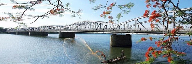 Dựng lại hệ thống ban công cầu Trường Tiền như thời vua Bảo Đại - 3
Cầu Trường Tiền nên thơ và lãng mạn của xứ Huế.