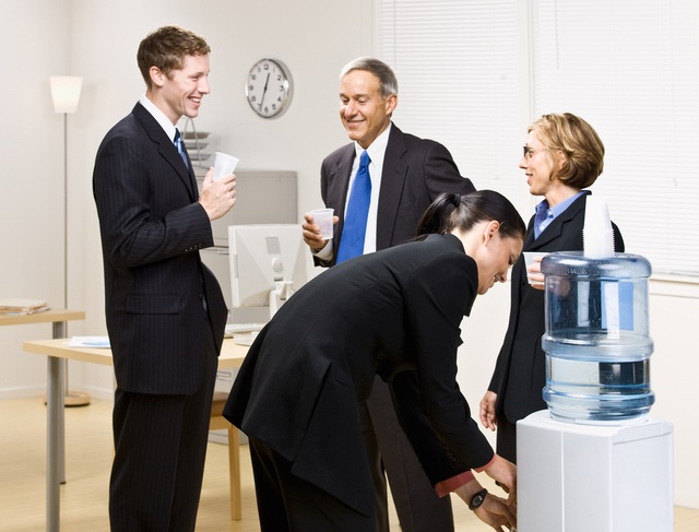 Tại sao việc uống đủ nước tại nơi làm việc là điều cực kỳ quan trọng? - 5 Tại sao việc uống đủ nước tại nơi làm việc là điều cực kỳ quan trọng? - 5