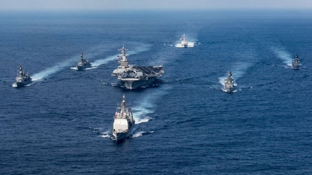 Tàu do thám Nga - Trung bám đuôi tàu sân bay Mỹ gần bán đảo Triều Tiên - 1 Tàu sân bay USS Carl Vinson và các tàu hộ tống trong hành trình tới tây Thái Bình Dương (Ảnh: Hải quân Mỹ)