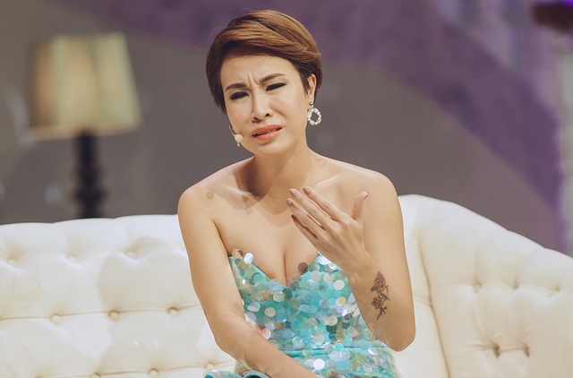 Uyên Linh tiết lộ bí mật mối tình trắc trở với Dũng Đà Lạt - 2 Tan vỡ mối tình 5 năm gắn bó với người cùng viết lên giấc mơ chung về âm nhạc, Uyên Linh luôn dành cho người cũ những lời chia sẻ thật lòng.