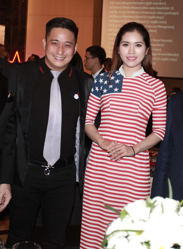 Minh Tiệp đạo diễn catwalk cho vợ trình diễn - 7
Minh Tiệp cũng rất tự hào khi cho biết, vợ anh là mẫu phụ nữ Việt Nam truyền thống, khéo vun vén tổ ấm và biết hi sinh cho gia đình