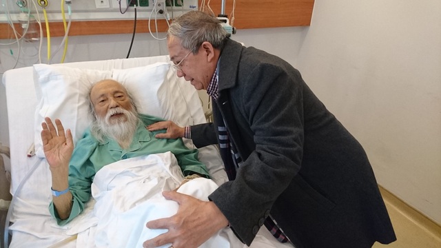 GS Trần Văn Nhung: “Tôi phải gọi ông Văn Như Cương bằng Thầy theo mọi nghĩa” - 1
GS. Trần Văn Nhung - tác giả bài viết - đến thăm PGS. Văn Như Cương tại bệnh viện ngày 2/3/2017.