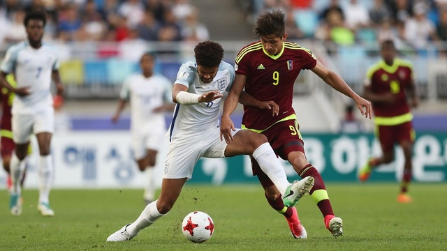 Đánh bại U20 Venezuela, U20 Anh vô địch World Cup U20 2017 - 8
Ronaldo Pena trong tình huống tranh chấp với Peters