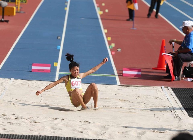 Nhật ký SEA Games 29 ngày 25/8: Kình ngư 15 tuổi Kim Sơn phá kỷ lục SEA Games - 28
Bùi Thị Thu Thảo tiếp hố nhảy với gương mặt vô cùng quyết tâm, ảnh: Q.H