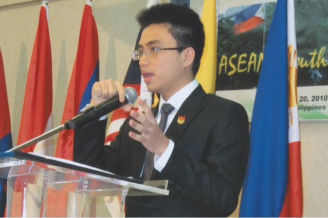 
Việt Hoàng phát biểu tại lễ trao giải Thanh niên tiêu biểu ASEAN 2010
