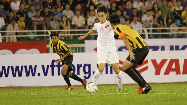 Công Phượng lập siêu phẩm, U23 Việt Nam thắng đậm U23 Malaysia - 4
Văn Toàn nhân đôi cách biệt lên 2-0 cho U23 Việt Nam trước Malaysia