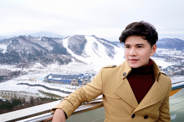 MC Vũ Mạnh Cường khám phá “thiên đường” tổ chức Olympic 2018 - 3 Vũ Mạnh Cường cho biết, lần đầu anh được tận hưởng hết cái lạnh mùa đông của Hàn Quốc. Ở Hàn Quốc mùa này thường có tuyết rơi khi nhiệt độ xuống dưới mức 0 độ C.