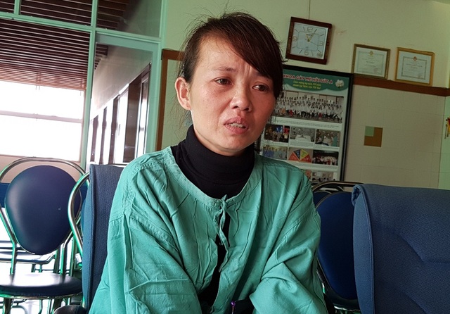 Mẹ khóc cạn nước mắt trước cảnh con nguy kịch vì chấn thương sọ não - 3 Chị Huyền khóc nức nở khi kể về hoàn cảnh gia đình quá ngặt nghèo