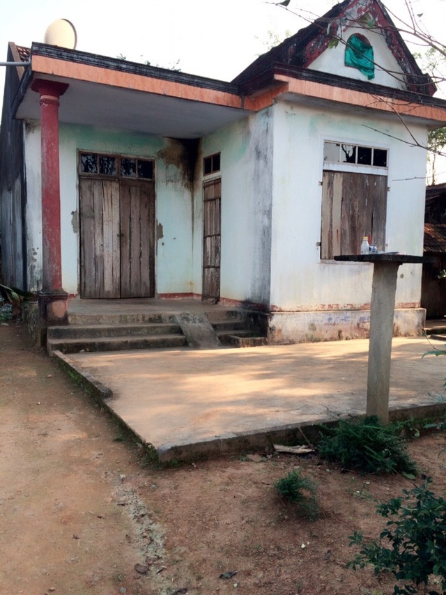 Mẹ khóc cạn nước mắt trước cảnh con nguy kịch vì chấn thương sọ não - 2 Căn nhà rách nát của chị Huyền